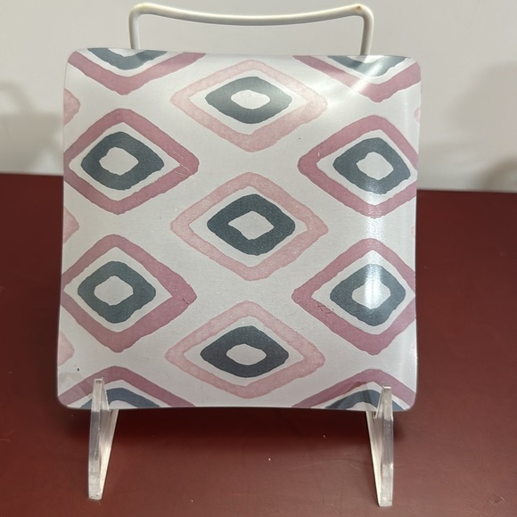 Geometric Red and Black Square Art Glass Plate/Trinket tray - Picture 3 of 3